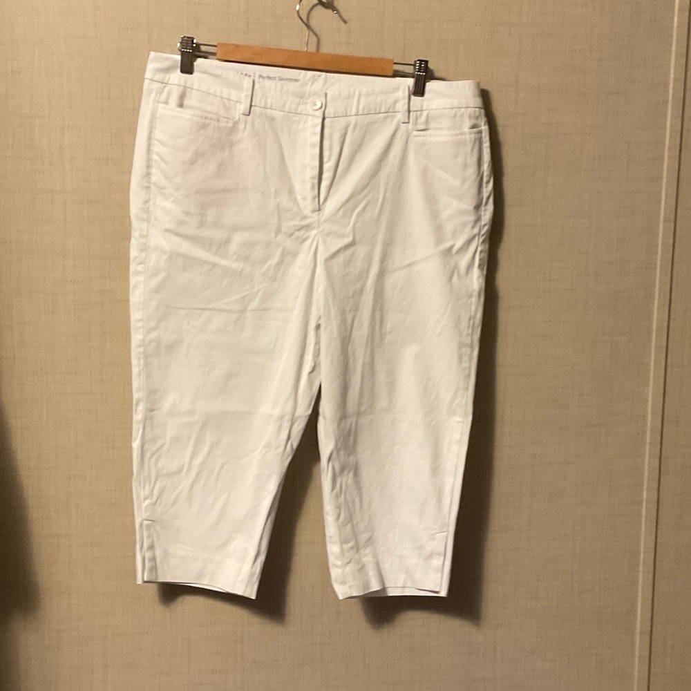 Talbots White Capris
